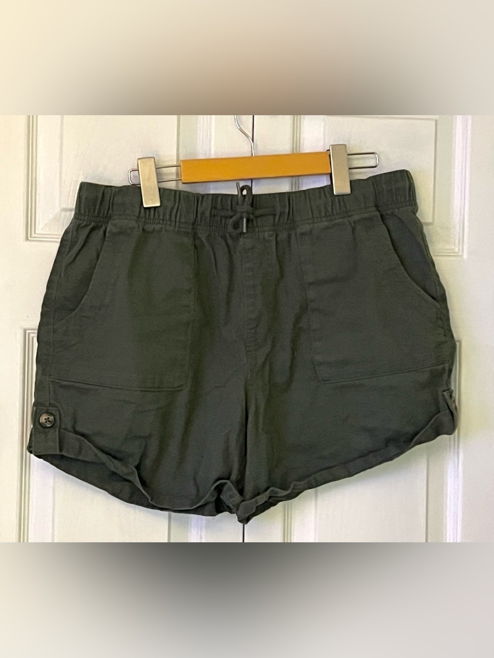 🌿 Army Green Pull-On Utility Shorts - Size Large